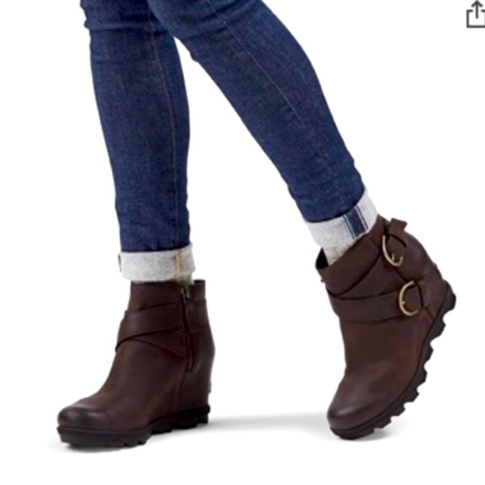 Joan of Arc Brown SOREL Hidden Wedge Booties! Size 6 1/2. Retailed for $220.00
